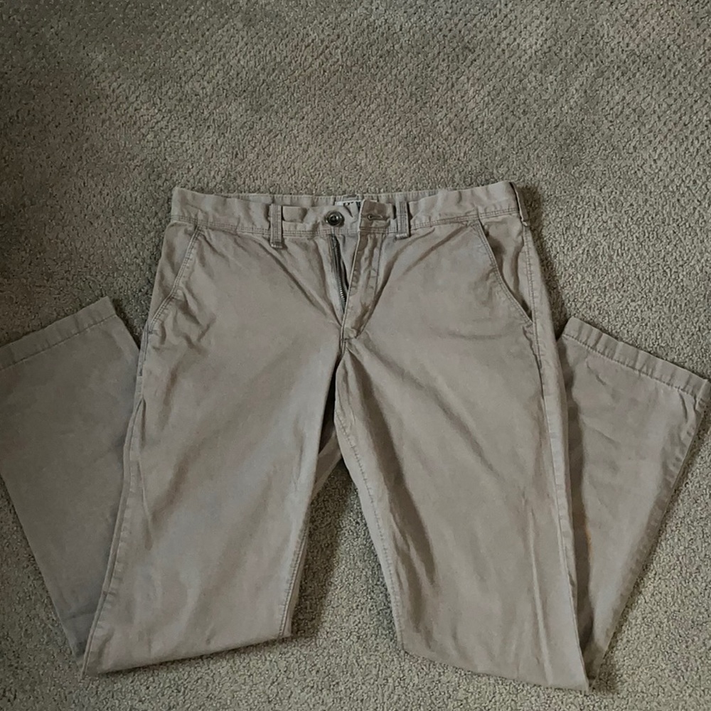 Men’s grey khaki pants